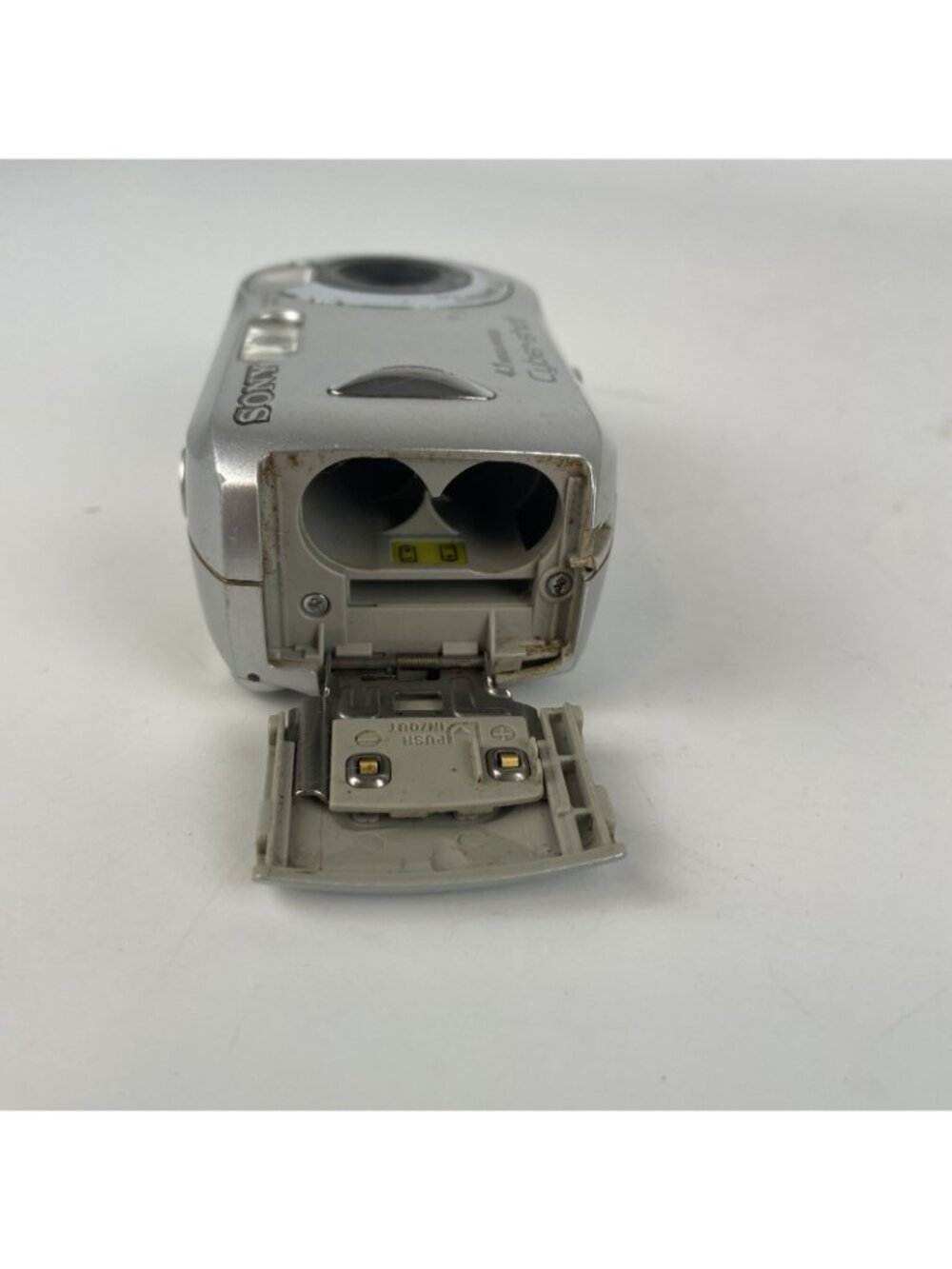 Sony Cyber-Shot DSC-P41 Digital Camera 4.1MP Smart Zoom – For Parts/Repair - Picture 4 of 4